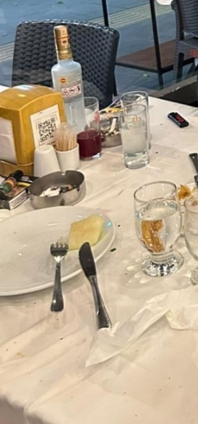 Şu müziği kısar mısınız rica etsem djff