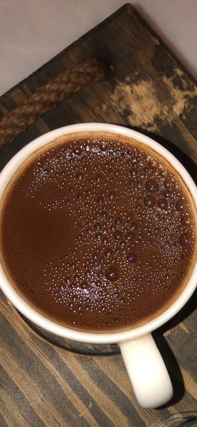 Günaydınn , Bir fincan huzur bıraktım buraya ☕️ Sizce kahve günün hangi saatine daha çok yakışıyor?