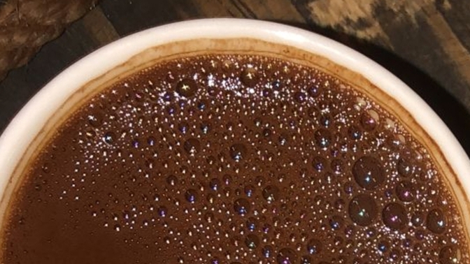 Günaydınn , Bir fincan huzur bıraktım buraya ☕️ Sizce kahve günün hangi saatine daha çok yakışıyor?