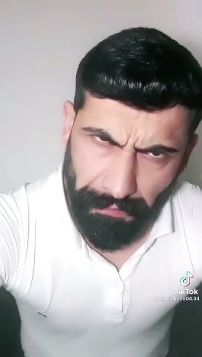 Gözlerinin içine uzun süre bakan biri seni gerer mi, yoksa hoşuna mı gider?