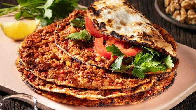 Lahmacunu acılı mı/acısız mı seversiniz?