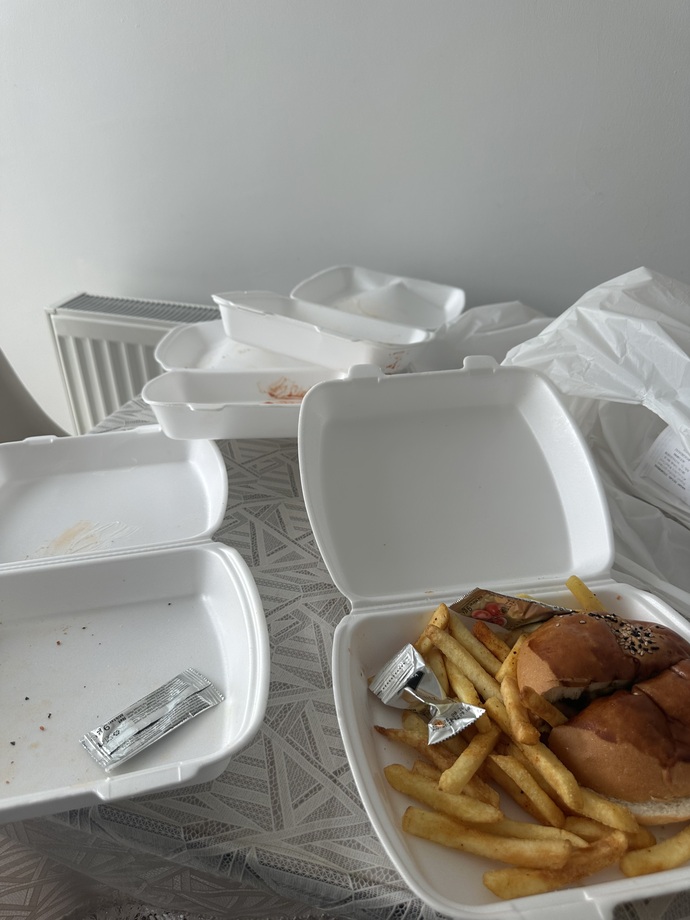 4 hamburger yemek çok mu?