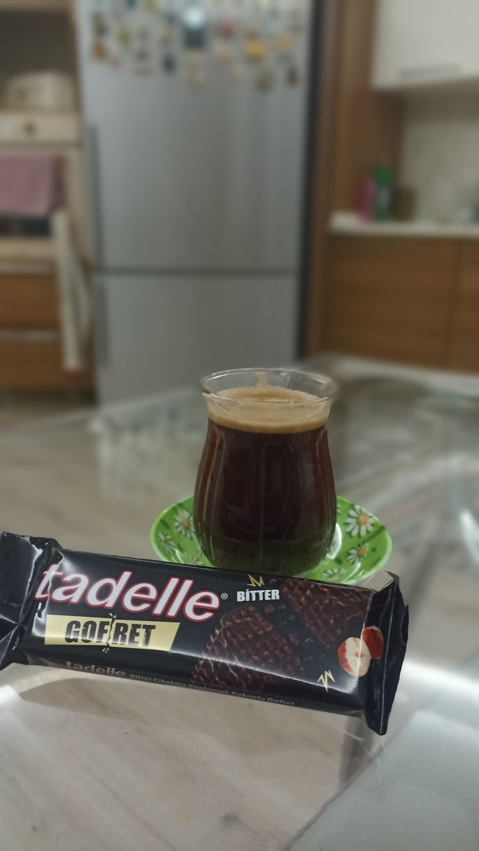 Türk kahvesiyle bitter çikolata uyumu nasıl olur, birlikte tüketen var mı?