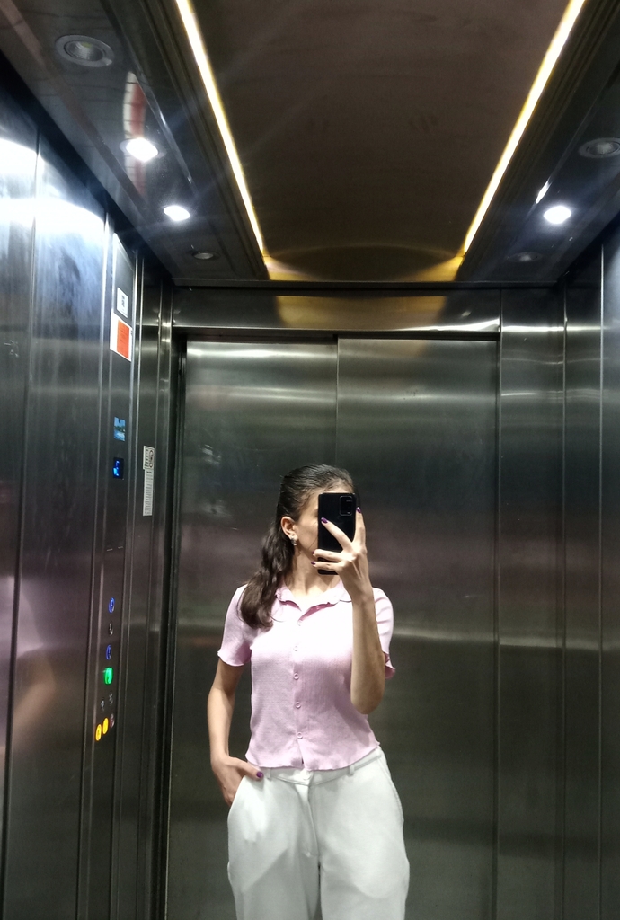 Pembe beyaz kombin uyumu nasıl olmuş, sizce yakışmış mı?