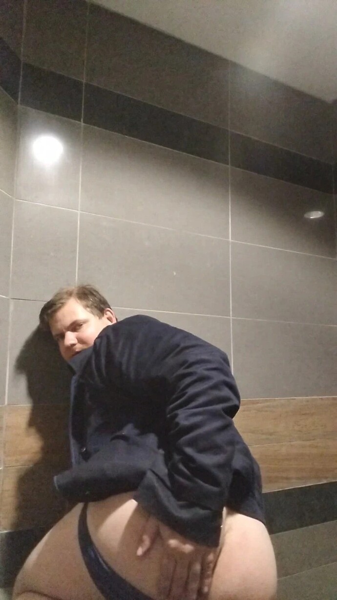 Yaa bu erkekler neden tuvalete fotoğraf çekilip atarlar veya sosyal medya da paylaşırlar?