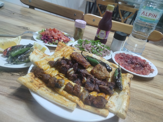 Kebap sever misiniz, en sevdiğiniz kebap çeşidi hangisi, birlikte kebap yiyelim mi?