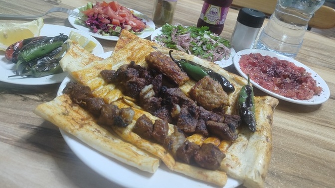 Kebap sever misiniz, en sevdiğiniz kebap çeşidi hangisi, birlikte kebap yiyelim mi?