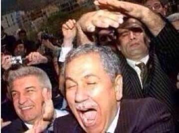 Bir kız bana el sallıyorsa bana aşık mı demektir?