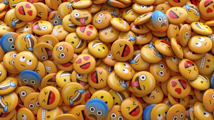 Mesajlaşırken çok fazla emoji kullanan flört seni rahatsız eder mi?