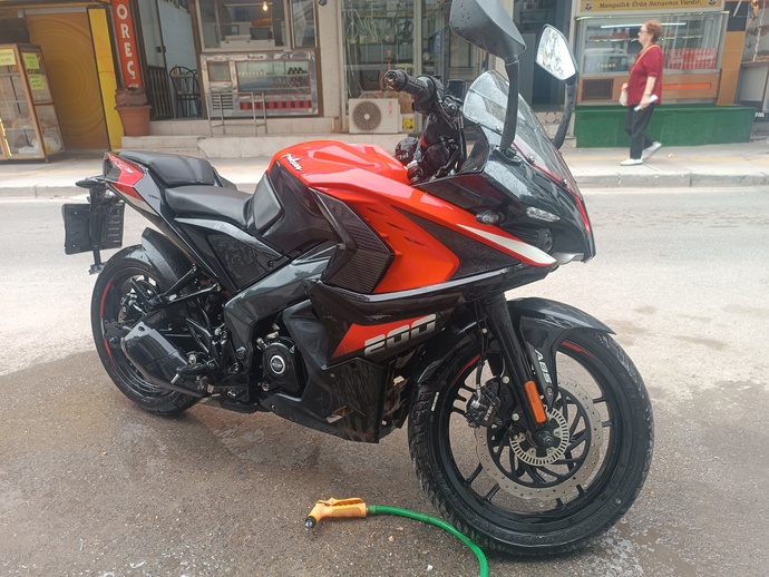 Sizce bugün kim motor sezonunu açıp saatlerce gazlayip hava bastı 🏍️ 😎?