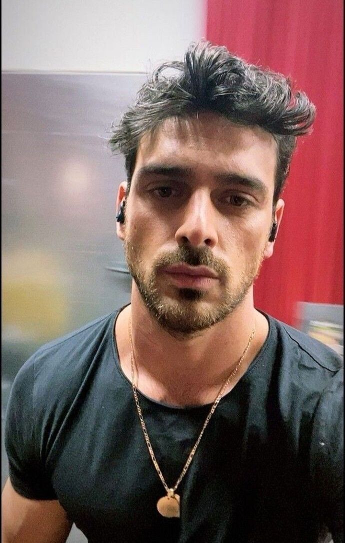 Bu adam diğer erkeklerden neden bu kadar farklı, nereden düştü başımıza?