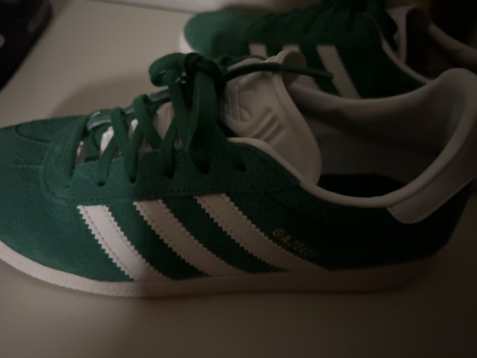 Dün outletten aldığım Adidas ve Converse ayakkabılar sizce nasıl olmuş?