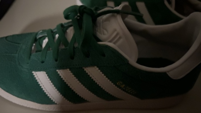 Dün outletten aldığım Adidas ve Converse ayakkabılar sizce nasıl olmuş?