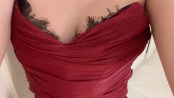 Kırmızı elbisenin kumaşı ne olmalı size göre?