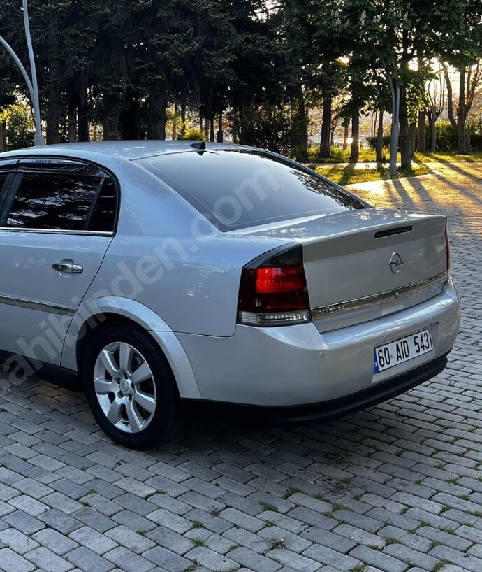 Opel Vectra C mi Toyota Avensis T25 mi?