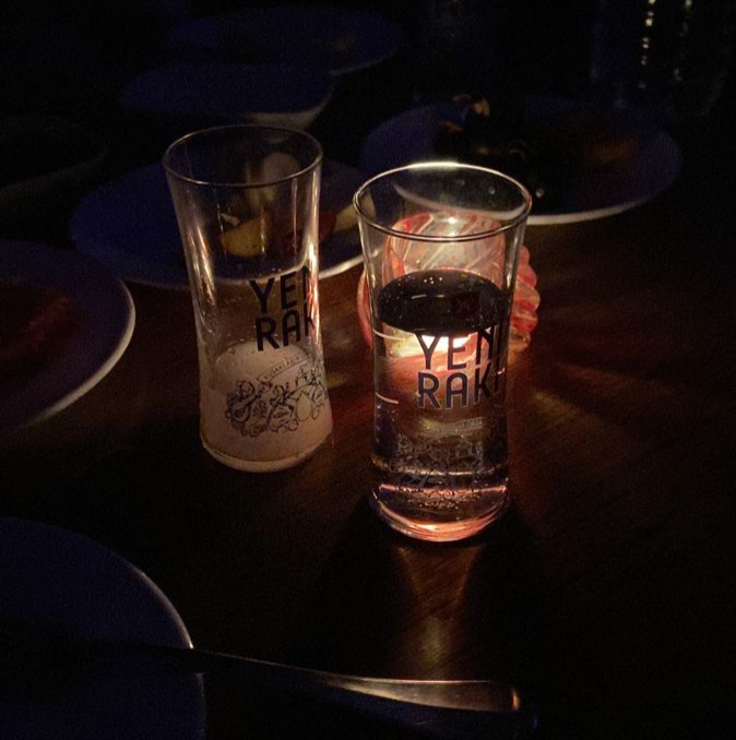 Rakı içerken insan neden geçmişe döner?