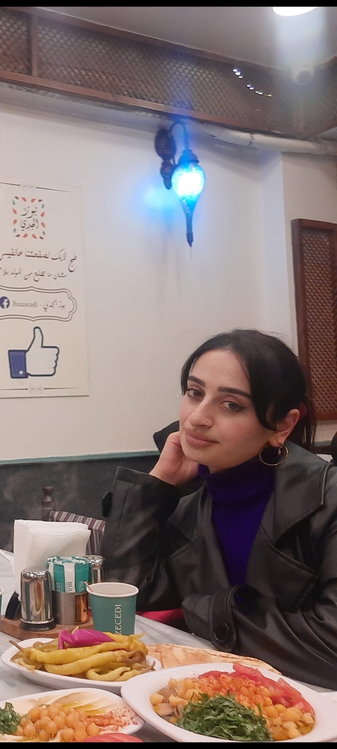 Fotoğrafıma bakınca sizce ben kaç yaşındayım ve nereli olabilirim?