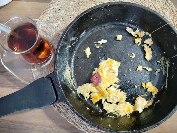 Sucuklu yumurtayı nasıl yiyorsunuz?