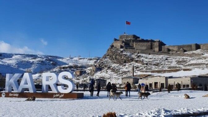 Burada Karslı olan birisi var mı?