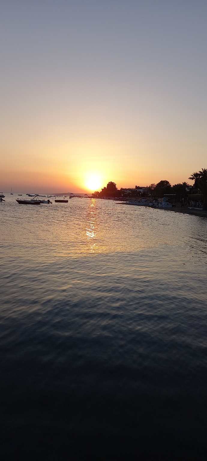 Gün batımı sizce de aşırı güzel değil mi, en sevdiğiniz gün batımı anı neydi?