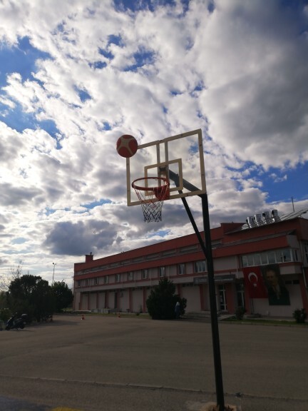 Bilin balım bu basketi kim atmıştır😅?