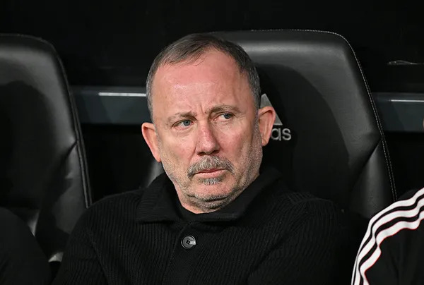 Beşiktaşta Sergen Yalçın ile yollar ayrıldı! Sizce doğru karar mı?