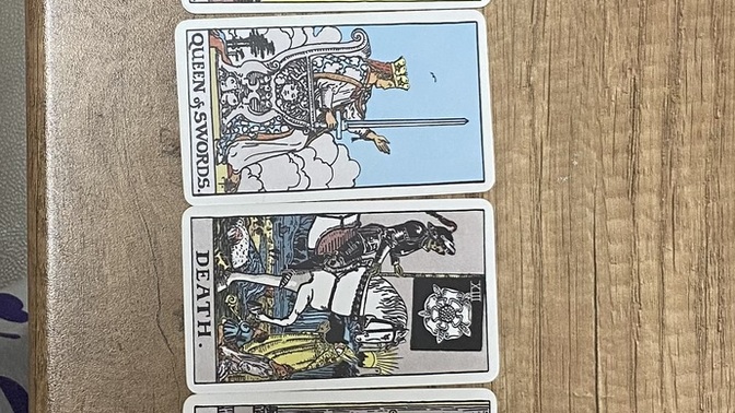 Ücretsiz tarot falı baktırmak istiyorum, tarotuma bakar mısınız?
