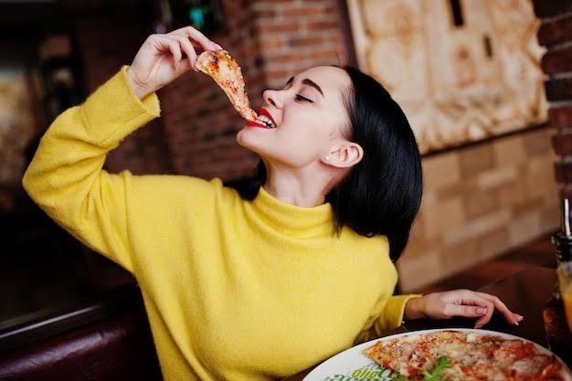 Bir oturuşta kaç dilim pizza yersin?
