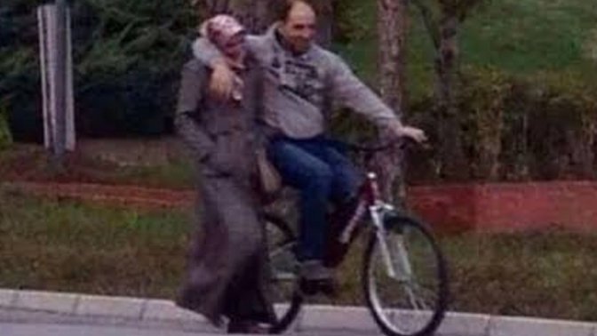 Bu devirde internetten sevgili bulmak normal mi?