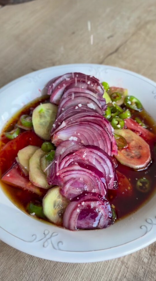 Salata sever misin?