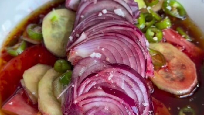 Salata sever misin?