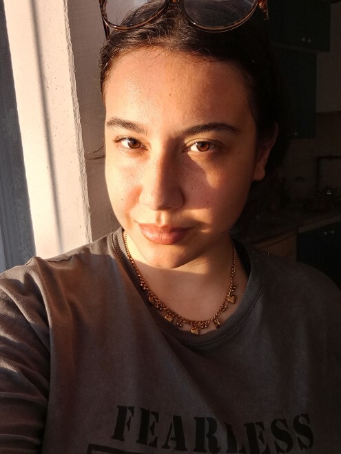 Bu kız yapay zeka mı?