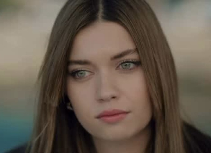 Erkekler, Afra Saraçoğlu güzel mi?