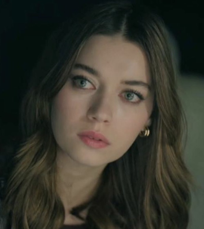Erkekler, Afra Saraçoğlu güzel mi?