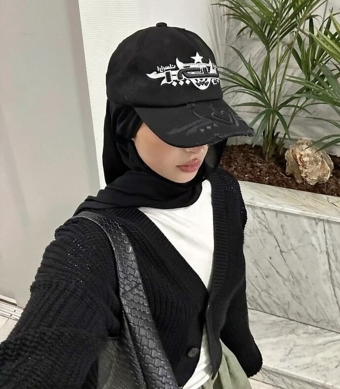 Kapalı kadınlar neden şapka takar?