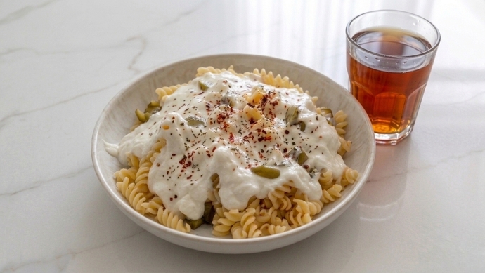 Makarna keyfi sizce yoğurtlu mu daha güzel yoksa salçalı soslu mu daha efsane oluyor?