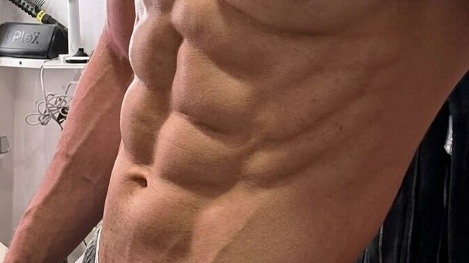 Kızlar biceps mi six pack mi?