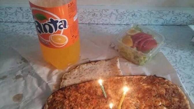 Yol kenarındaki kendi kendine büyüyen karahindiba mı olmak isterdin, seradaki her gün sulanan orkide mi?