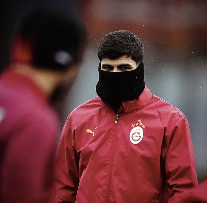 Sizce Barış Alper Yılmaz abartıldığı kadar yakışıklı mı?