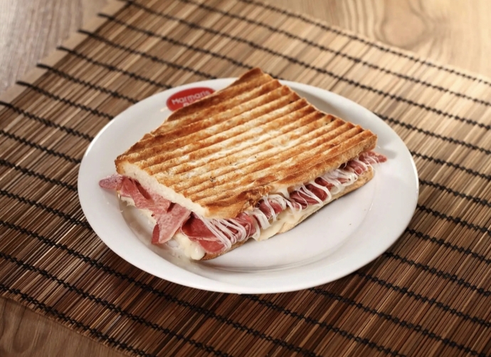 Bol malzemeli tost sever misiniz?