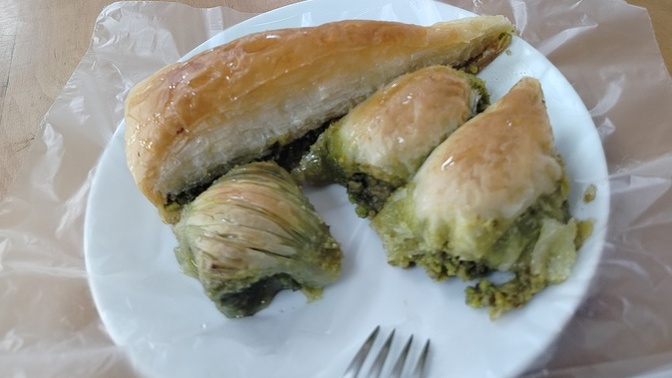 Baklava sever misin, ne sıklıkla yersin, hadi birlikte baklava yiyelim mi?