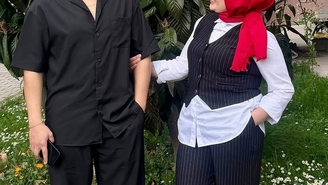 Küçük yaşta anne olup çocuklarla birlikte büyümek mi daha iyi, yoksa ileri yaşta anne baba olmak mı?