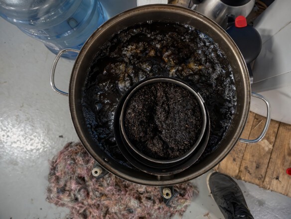 Çay yapıyorum olunca sende içer misin, sanada koyum mu?