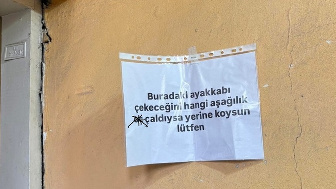Beyaz kıyafete damlayan vişne suyu mu, yoksa göze kaçan limon suyu mu olmak isterdiniz?