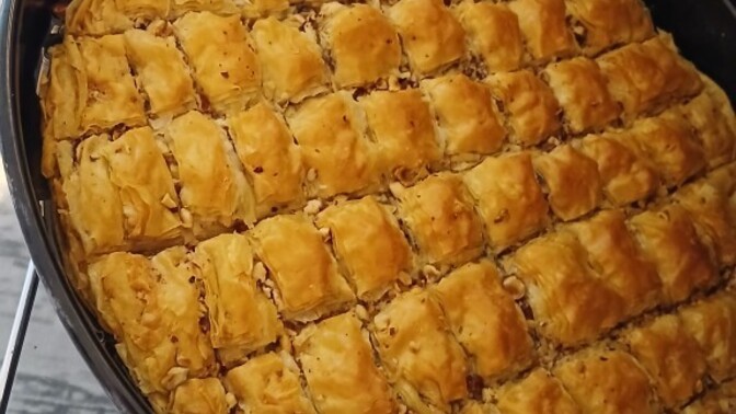 İlk Antep baklavamı kendim açtım, sizce nasıl olmuş güzel mi?