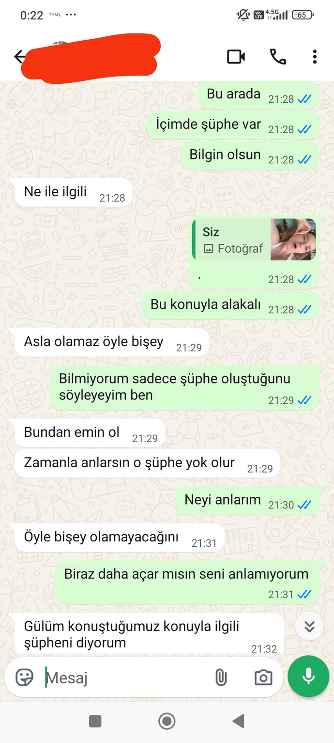 Sizce kızın sevgilisine soru sorma tarzı hesap sorar gibi mi, yoksa sakin mi?