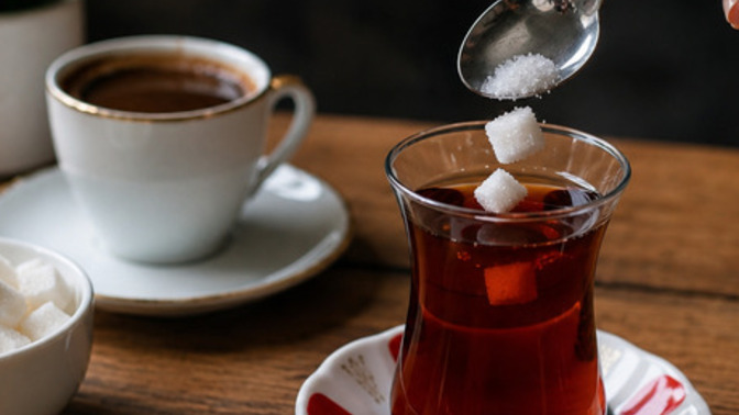 Çaya kahveye şeker atar mısınız?
