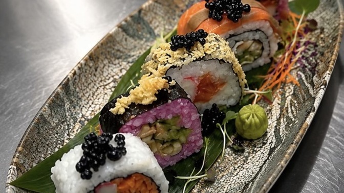 Size ellerimle Sushi yapayım mı?