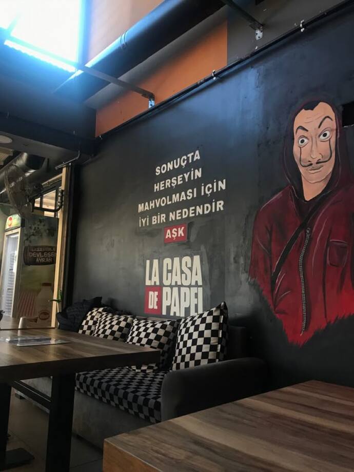 Aşkı Sabun Köpüğü yapan şey mantığın devre dışı kalması mıdır, yoksa mantığı aşka rağmen koruyabilmek midir?
