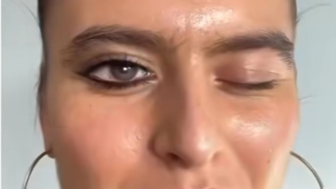 Göz kapağına yapılan bu makyajı nasıl buldunuz?